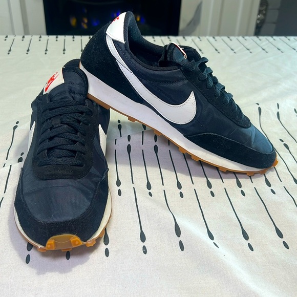Nike Shoes - Nike Women’s Daybreak Summit.  Size 9.
